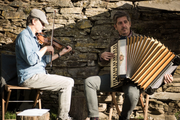 "La Roul" concerto d'ascolto folk nel boschetto di tassi