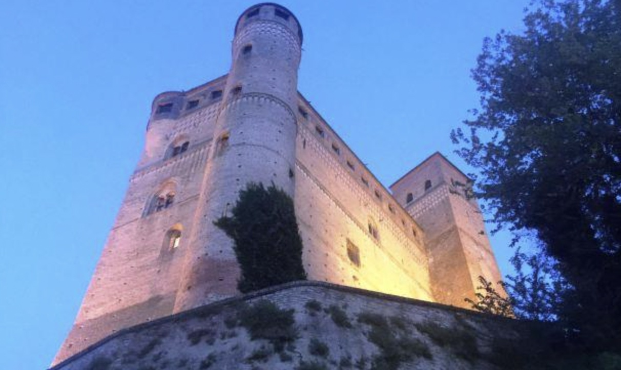 "Era una notte buia" al castello di Serralunga